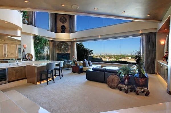 Nicholas Cage VillaNicholas Cages Former Las Vegas Residence Up for Sale for $8,9 Million