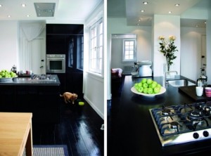 60-square-meter-apartment-with-completely-black-floors-and-some-furniture-5-554x410