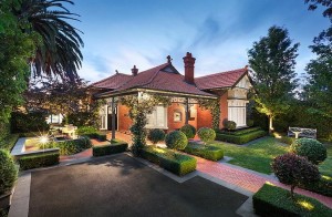 Front-facade-of-the-renovated-heritage-home-in-Melbourne