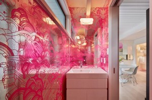 Midcentury-powder-room-in-fucsia-and-silver