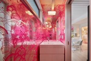 Sizzling-wallpaper-in-fuchsia-and-silver-shapes-the-Disco-Powder-room