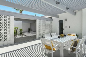 Midcentury-LA-outdoor-dining-space