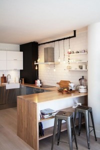 scandinavian-style-kitchen-subway-tiles-and-metalic-chairs