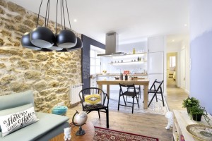 small-apartment-in-Spain-dining-between-kitchen-and-living-area