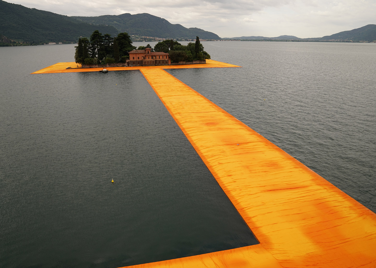 floating-piers-christo-lake-iseo-italy-june-2016-orange-yellow-fabric-birds-eye_dezeen_1568_6