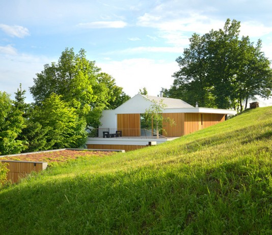 Модерен семеен дом от Multiplan Arhitekti