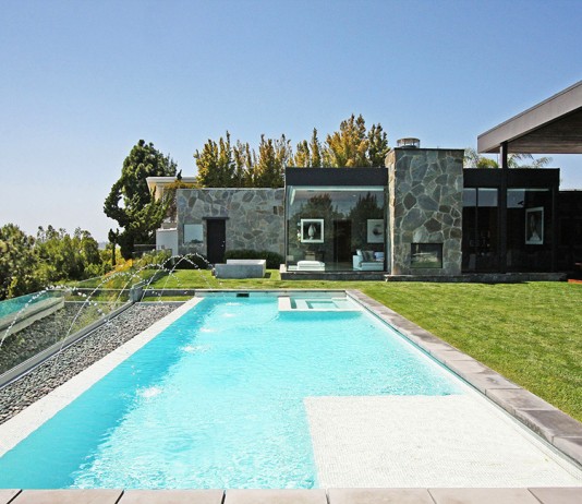 Имение в Бевърли Хилс, красиво декорирано в неутрални цветове