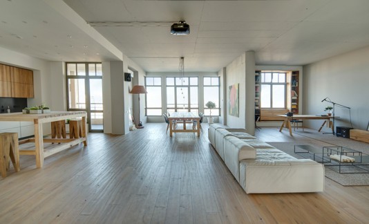 Съвременен и уютен апартамент в Киев, Уркайна