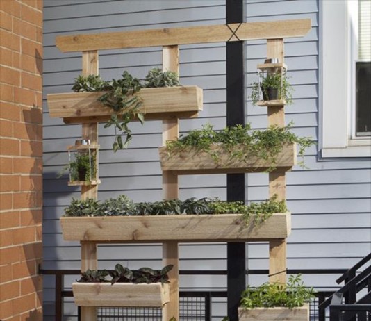 Вертикални саксии от палети