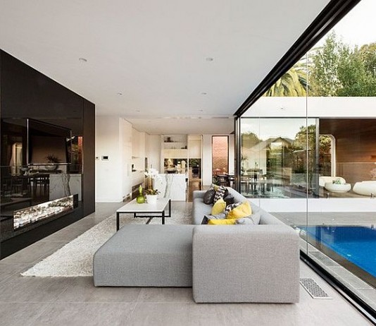 Модерна пристройка вдъхва живот на стара къща в Мелбърн