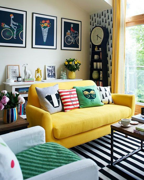 жълт диван